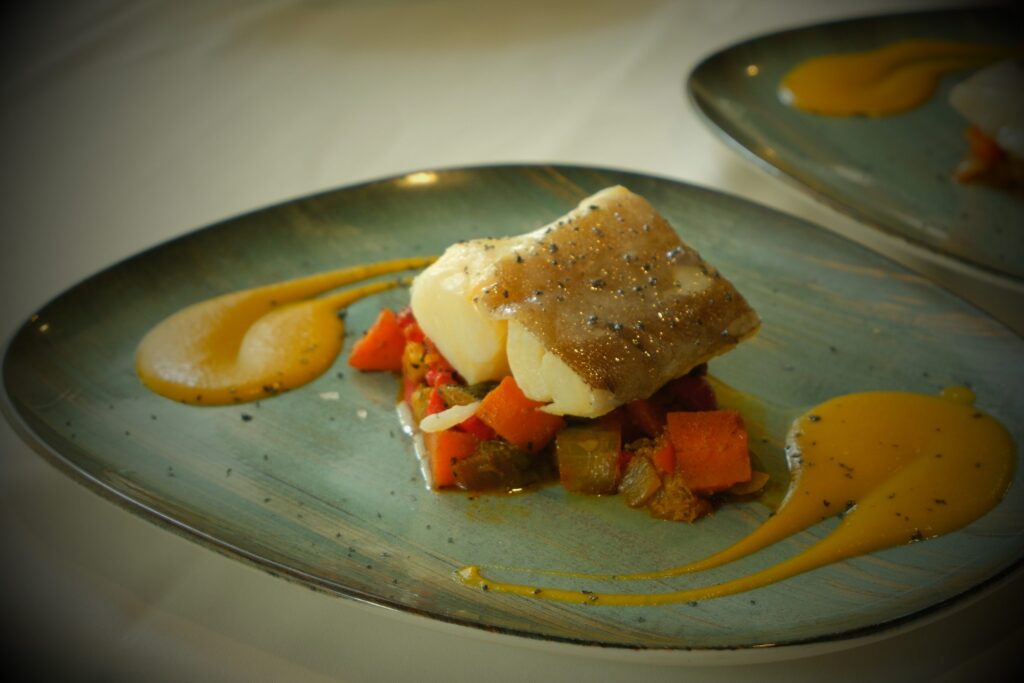 Bacalao confitado con pisto y salsa, MADE Restaurante