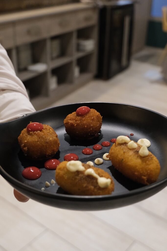 Croquetas de bacalao y de gorgonzola sin gluten, MADE Restaurante