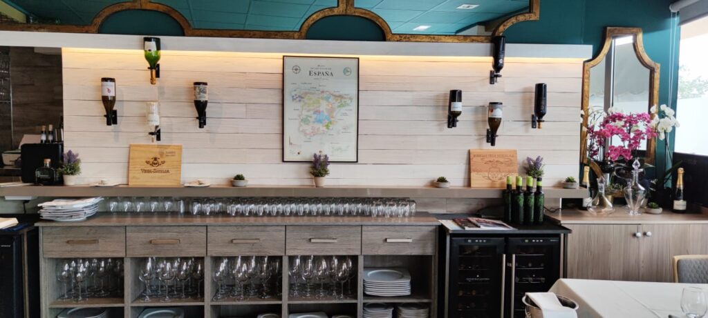Barra y bodega de MADE Restaurante